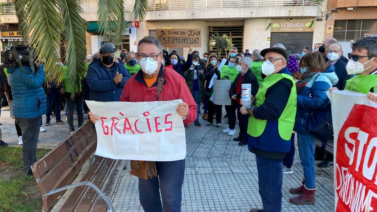 Juicio en Gandia: aplausos y ánimos al activista acusado, Joan Cogollos