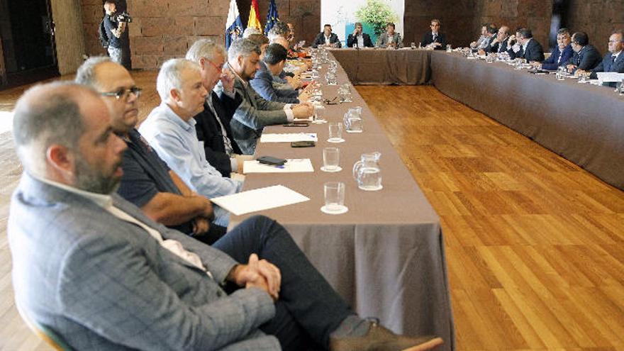 Reunión de Fernando Clavijo y Narvay Quintero con agricultores y ganaderos de las Islas.