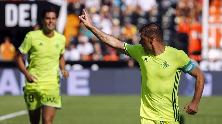 Joaquín celebra su gol en Mestalla.