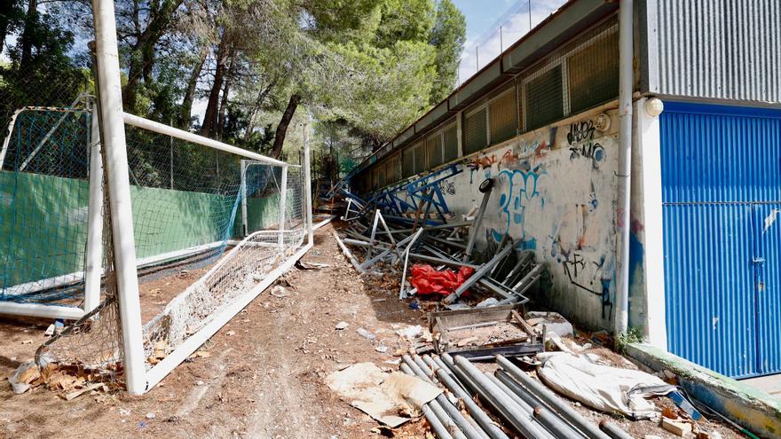 Un polideportivo en fuera de juego en Benidorm