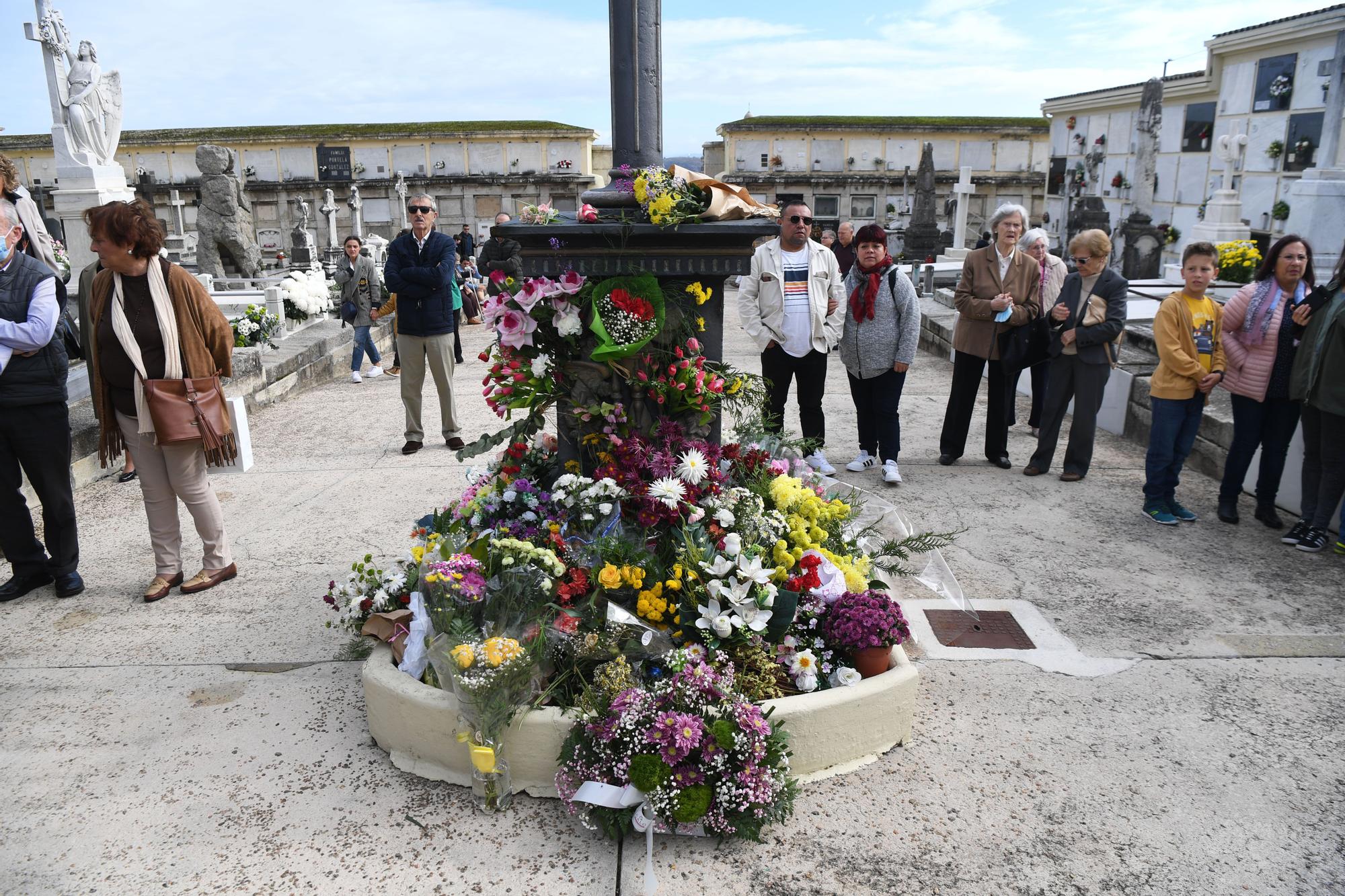 Día de Todos los Santos: ofrenda floral en San Amaro