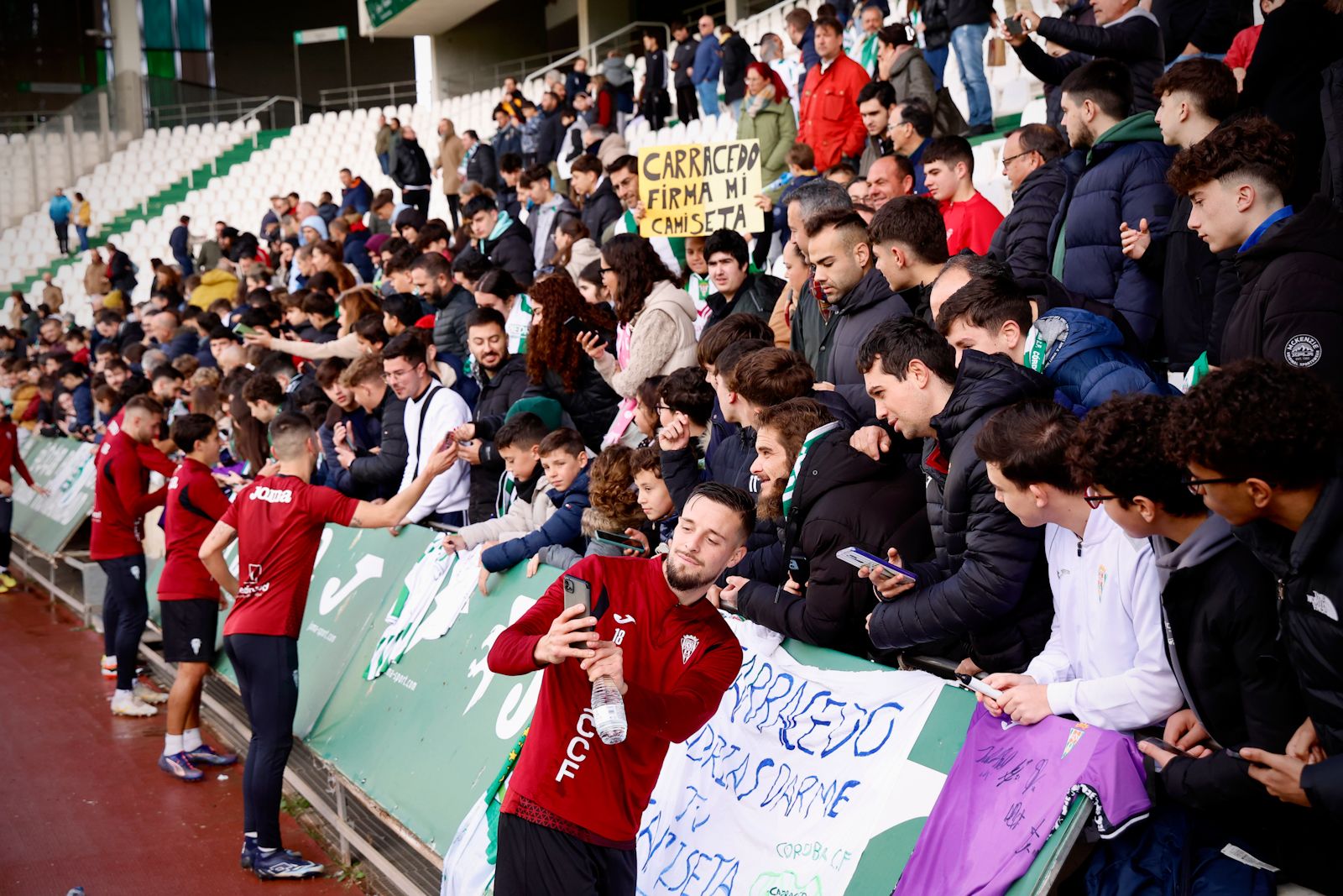 El Córdoba entrena ante su afición en El Arcángel