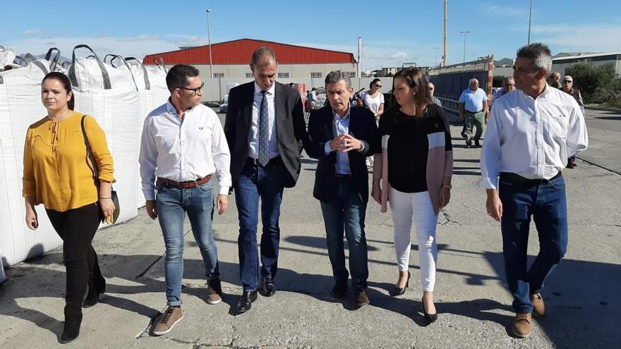 Pedro Saura visita el polígono Los Torraos, en Ceutí.