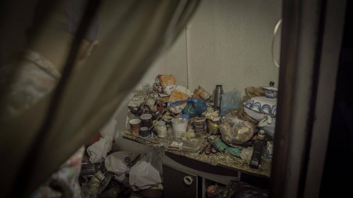 Mohamed, uno de los obreros del Camp Nou, en su precaria vivienda.