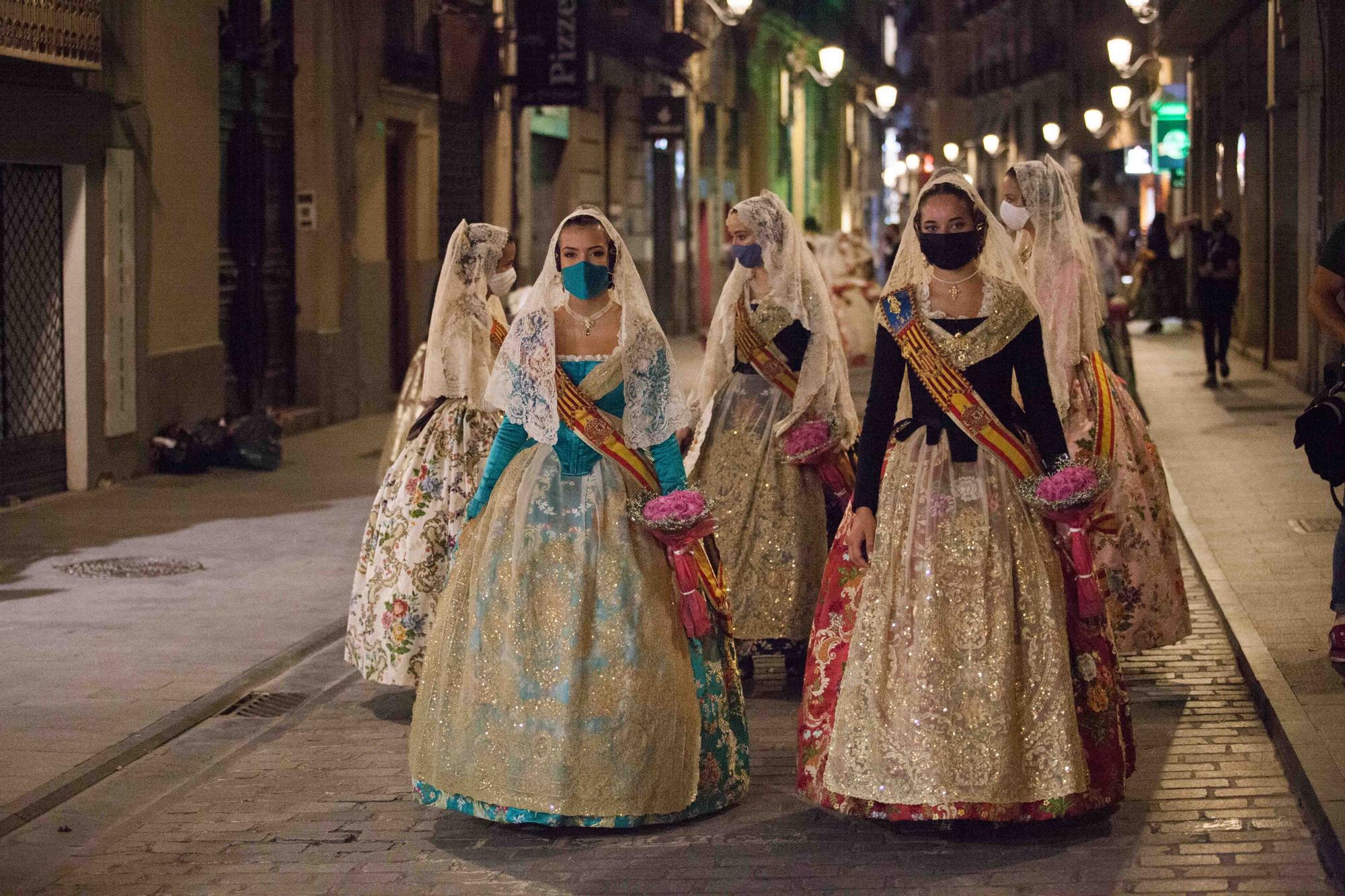 Llegada de la Fallera Mayor Infantil 2021 a la plaza de la Virgen en la Ofrenda