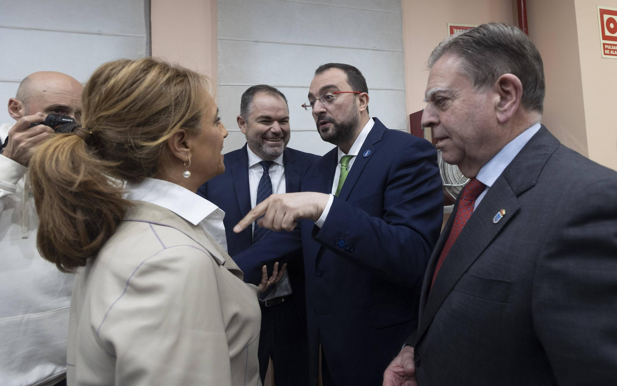 En imágenes: Obdulia Fernández recoge la Medalla de Oro de la Cámara de Oviedo