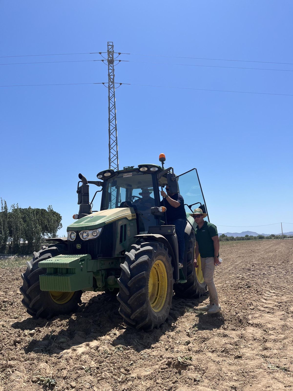 Clientes probando la nueva serie 6M