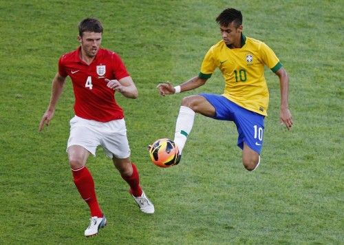 Brazil's Neymar tries to control the ball next to England's Carrick during their international friendly soccer match at the Maracana Stadium in Rio de Janeiro