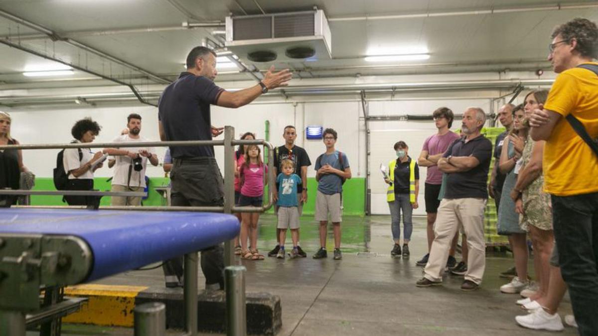 Costera de turistas en la rula de Avilés