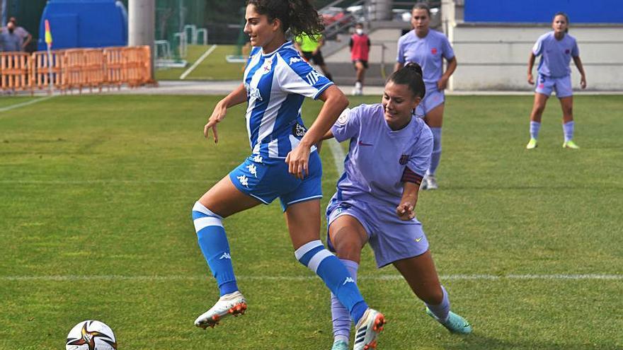 La deportivista Patri López, contra el Barça B en Abegondo. |  // C. PARDELLAS