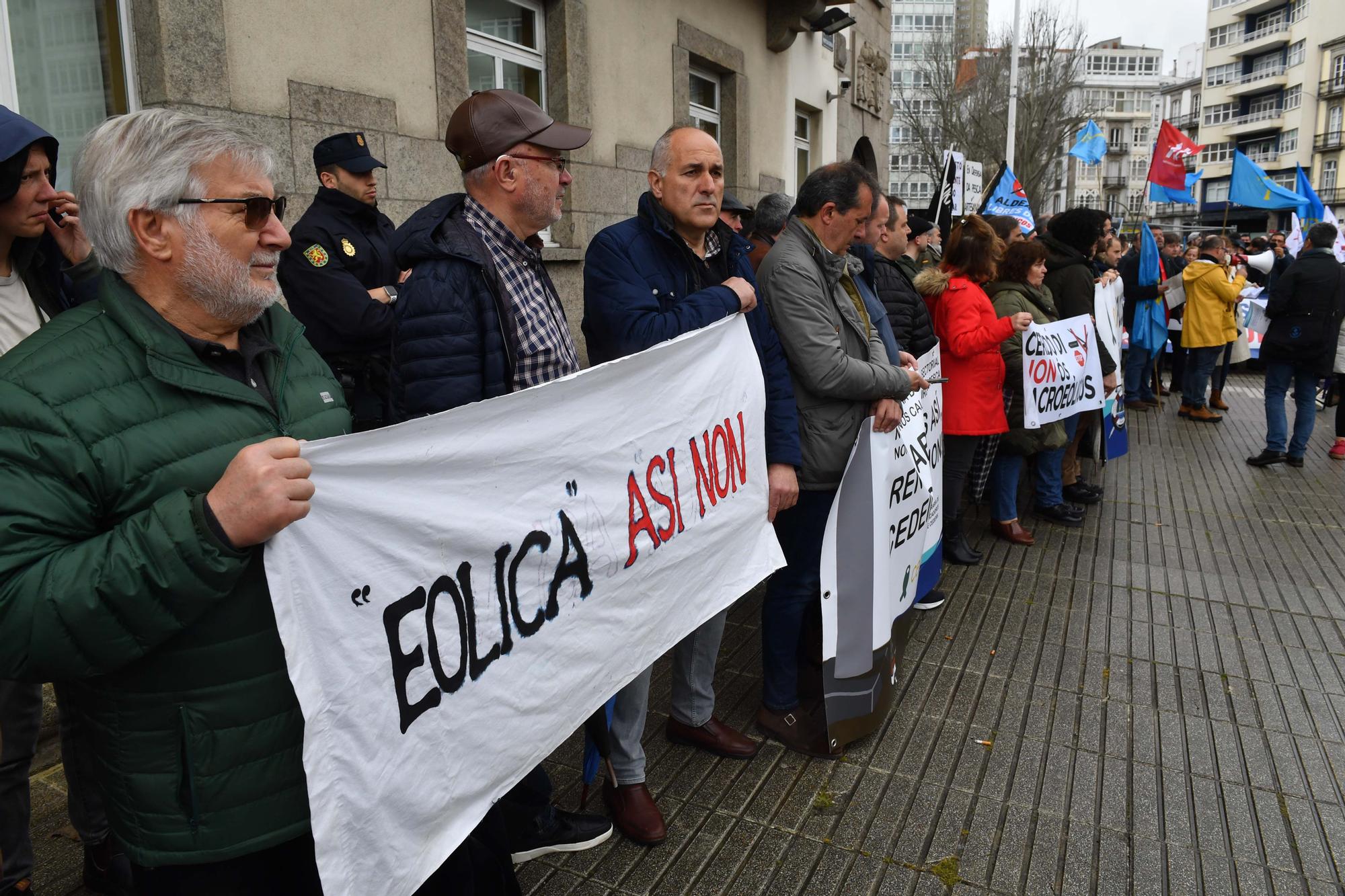 Concentración en la Delegación del Gobierno de la Cofradía de Pescadores en defensa de la pesca y los ecosistemas marinos