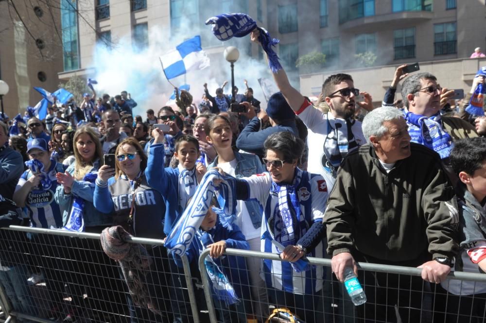 Gran recibimiento al Dépor a su llegada a Riazor