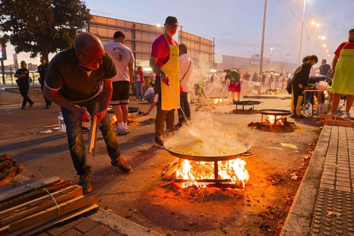 Vila-real viu una multitudinària nit d’empedrats en ple equador de les festes patronals