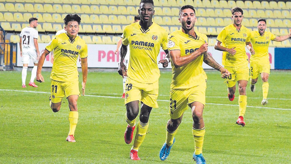 Sergio Lozano y sus compañeros celebran el gol del sábado ante el Albacete que allanó el camino del nuevo triunfo.