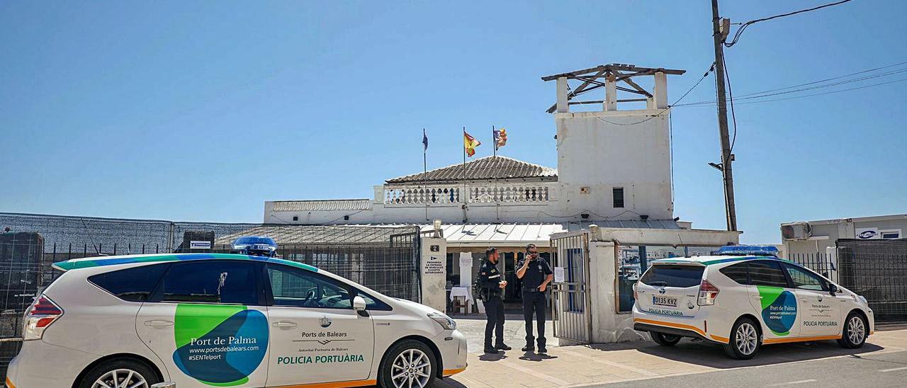 La Policía Portuaria en las instalaciones del puerto de El Molinar en mayo de 2019. | GUILLEM BOSCH