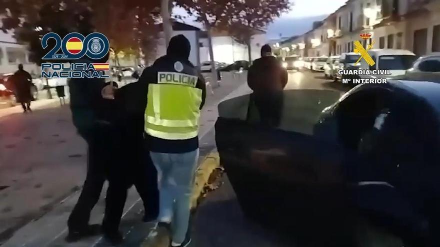 Vídeo | Más de 3.500 kg de droga incautados y 17 detenidos en una operación contra el narcotráfico en Sevilla