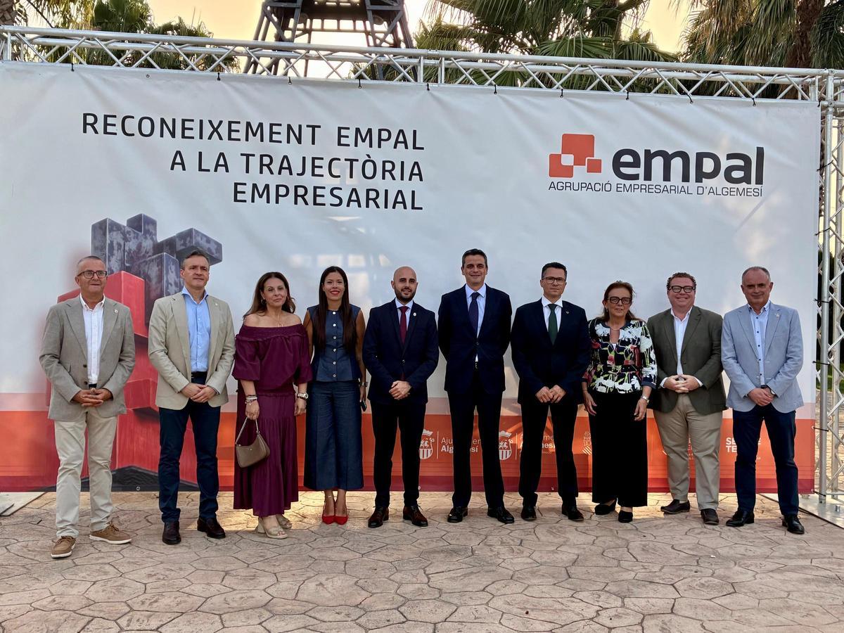 Las autoridades locales, el director general de Industria y representantes de Empal.