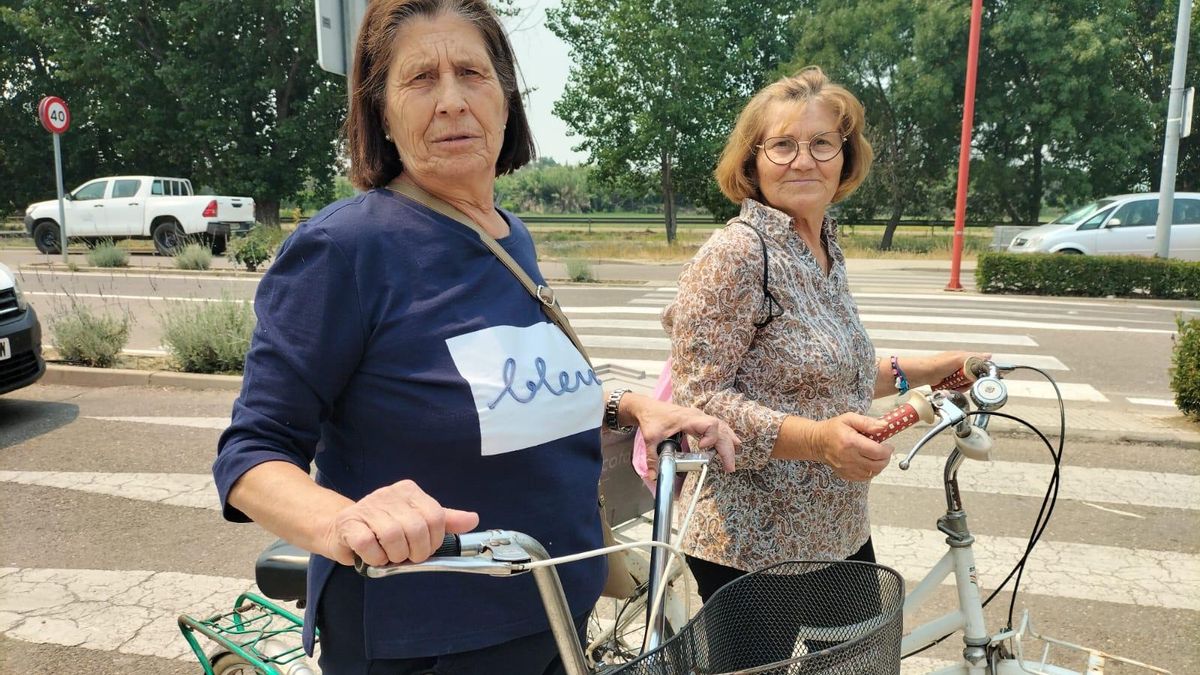 Pilar Sánchez y Petra Mateos, vecinas de Moraleja.