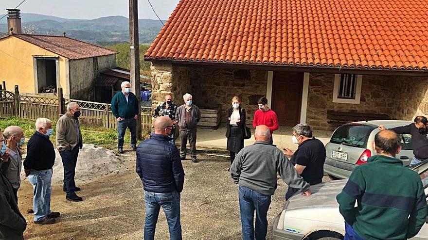 Charla sobre la avispa velutina, ayer, en Noceda. |