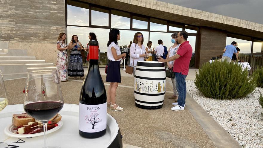 Sierra Norte cuenta con una nueva bodega construida junto a una antigua bodega de 1900.