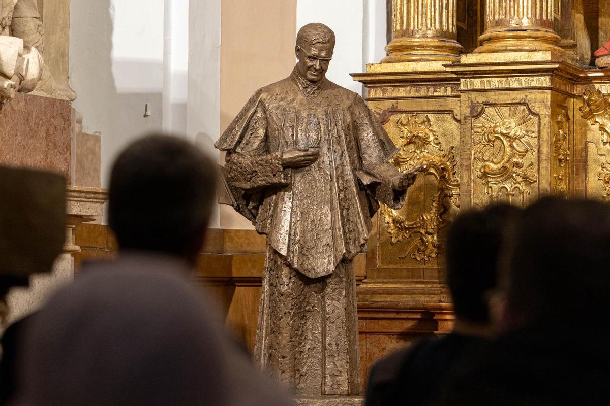 El fundador del Opus Dei en la basílica del Pilar.