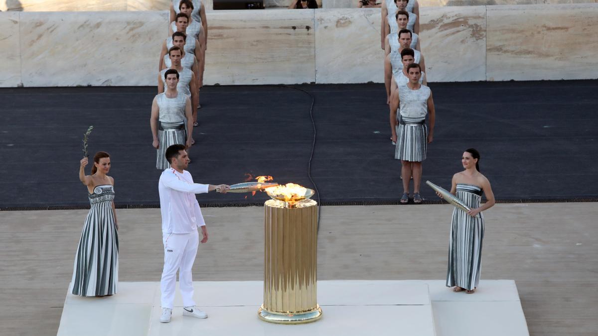 La llama olímpica deja Grecia y pone rumbo a Francia a menos de 100 días de los Juegos