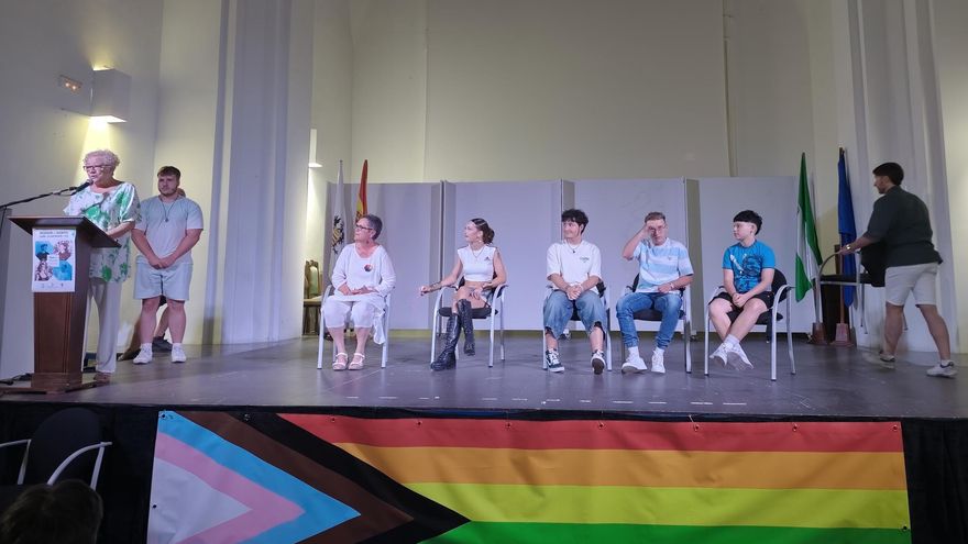 Un momento del acto de presentación del documental 'Voces que TRANSforman', este viernes, en Aguilar.