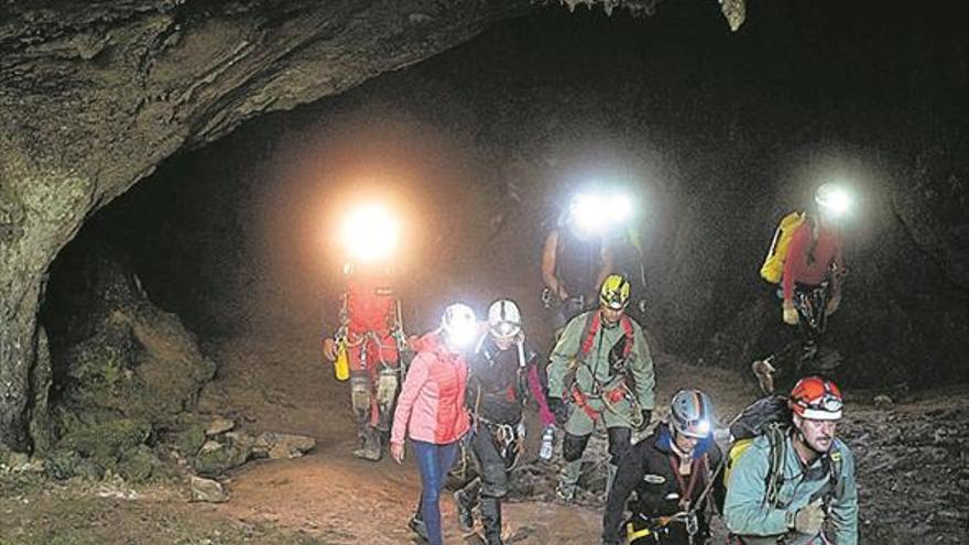 Una espeleóloga de Vinaròs pasa dos días atrapada en una cueva cántabra