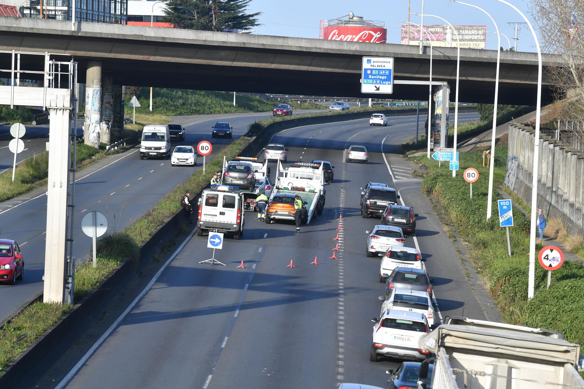 Atasco en A Pasaxe por un accidente en Palavea