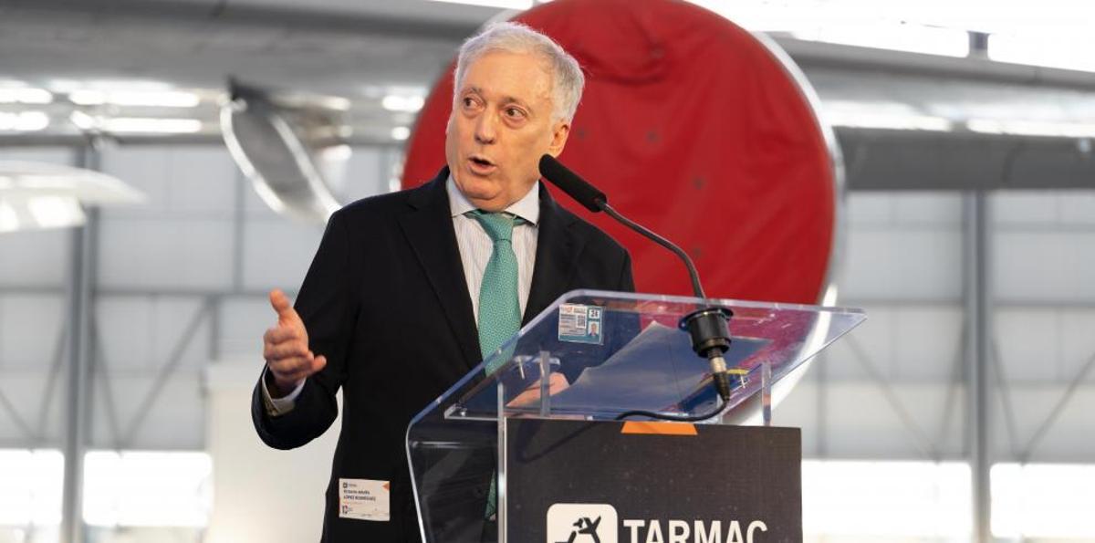 Octavio López durante su discurso en el Aeropuerto de Teruel