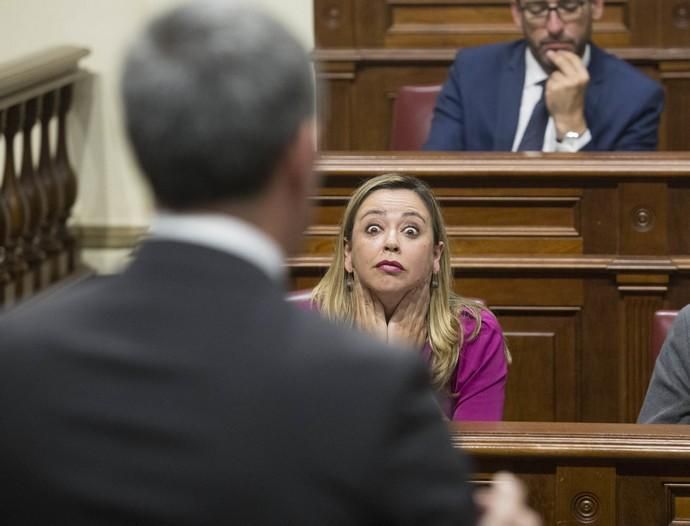 Delia Padrón parlamento de Canarias , presidente Fernando Clavijo CC . Santa Cruz de Tenerife