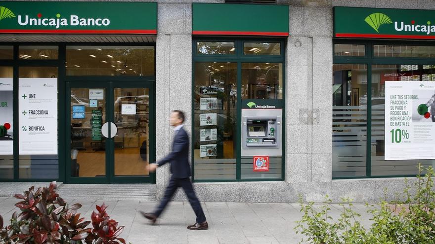 Unicaja Banco amplía su alianza con Santalucía por hasta 358 millones