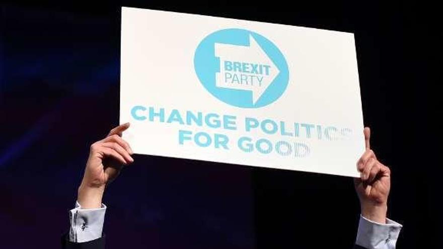 El líder del Partido del Brexit, Nigel Farage, en un acto de campaña. // Reuters