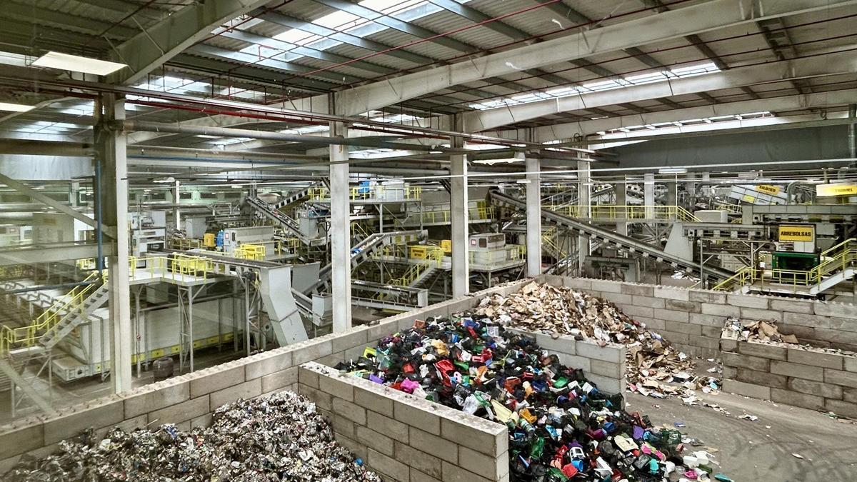 Complejo medioambiental de reciclaje en Loeches.