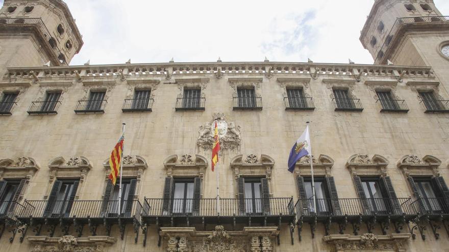 Fachada del Ayuntamiento de Alicante, en una imagen de archivo