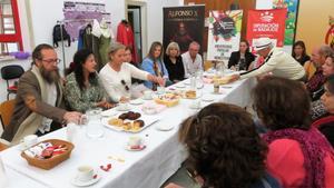 Café literario en el hall de la casa de la cultura