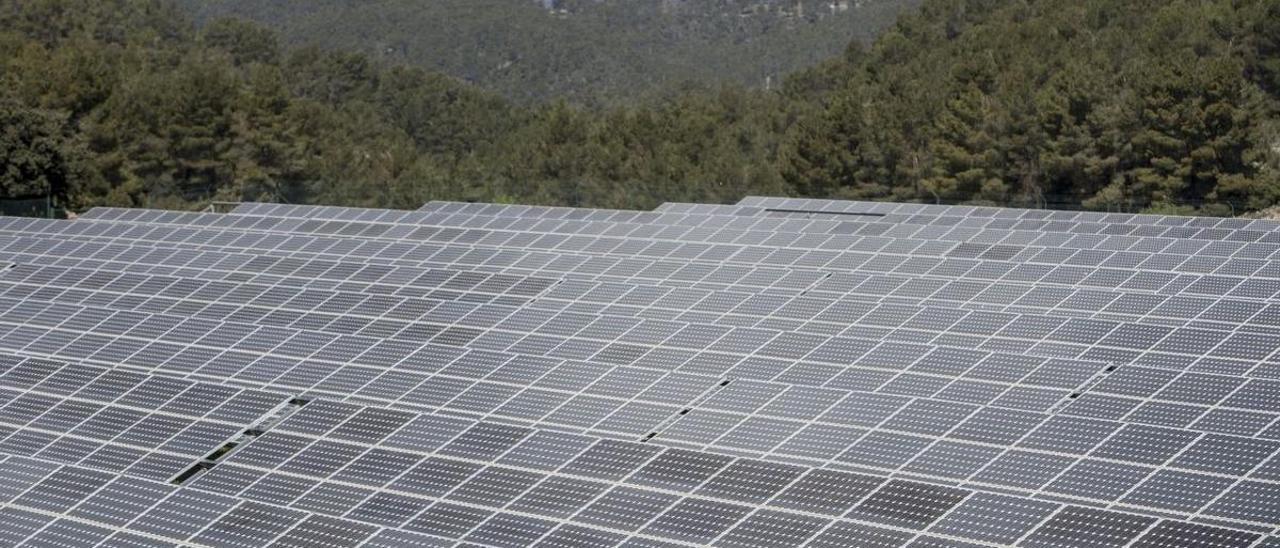 Foto de archivo de un parque solar.