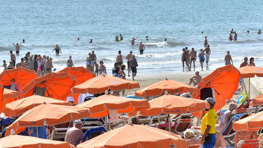 Los empresarios aventuran un año turístico "raro" para el Archipiélago