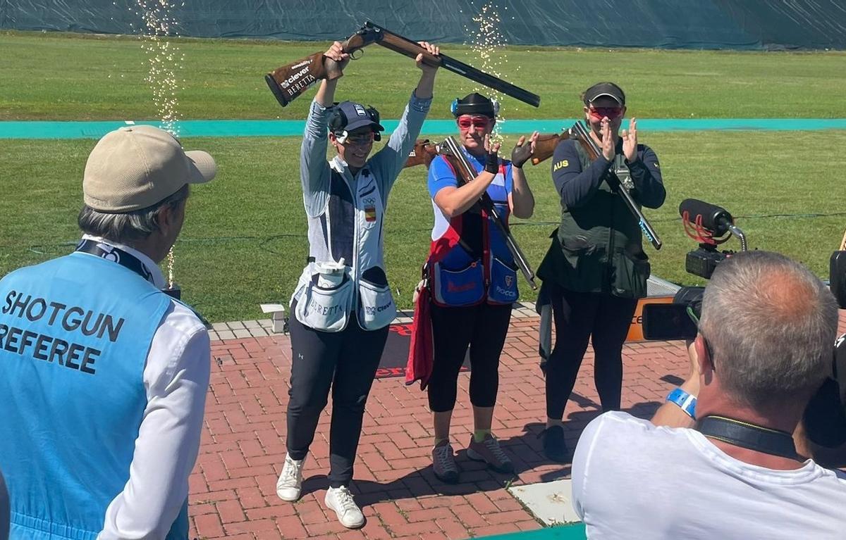 Fátima Gálvez, primera izquierda, en el podio de Lonato.