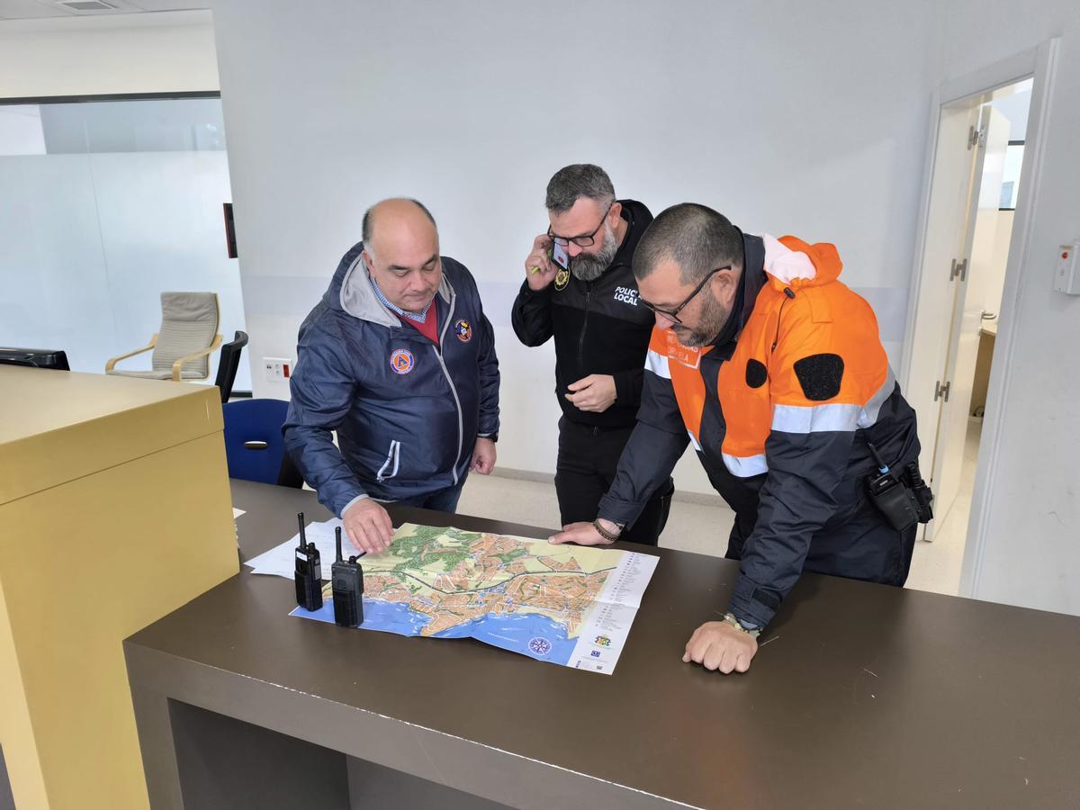 El edil Víctor Valverde en el dispositivo de vigilancia