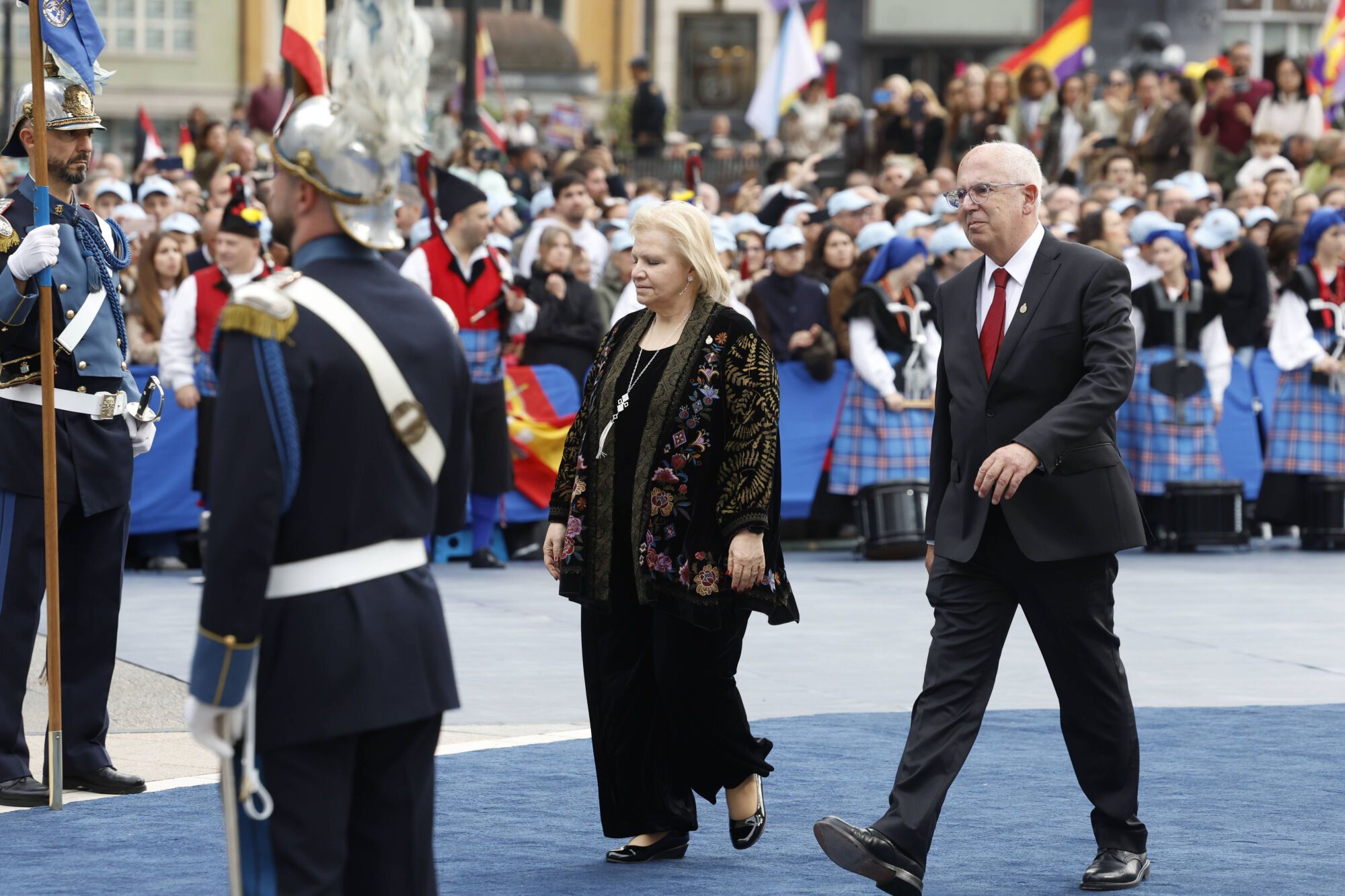 Premios Princesa. Entrada al teatro Campoamor de premiados. Kanon