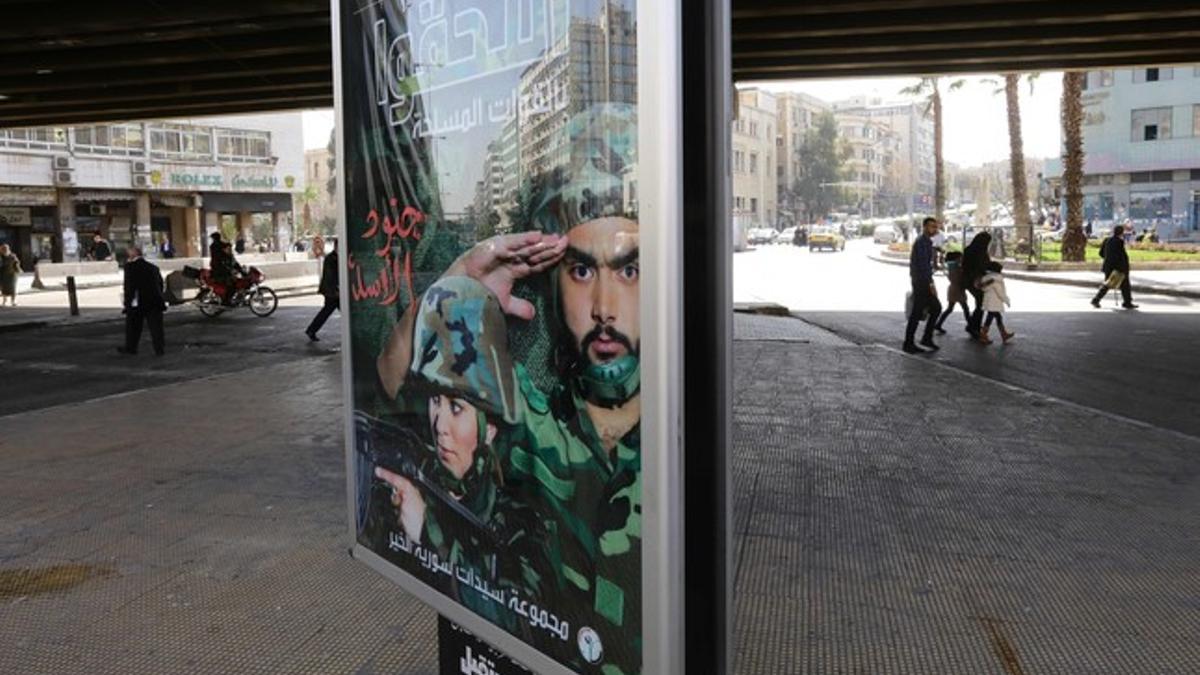 Marquesina con publicidad del Gobierno sirio en una calle de Damasco, este sábado