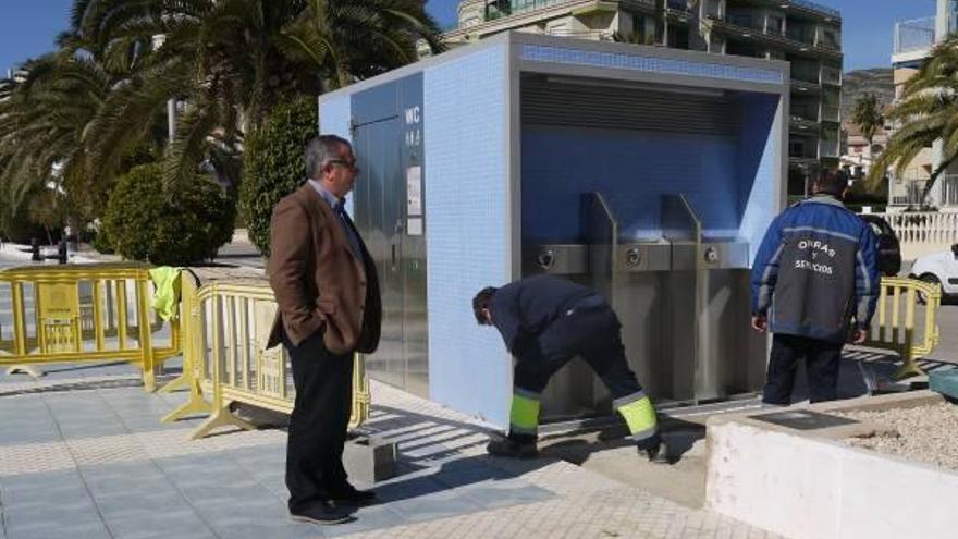 Baños «inteligentes» y gratuitos en la playa de Orpesa