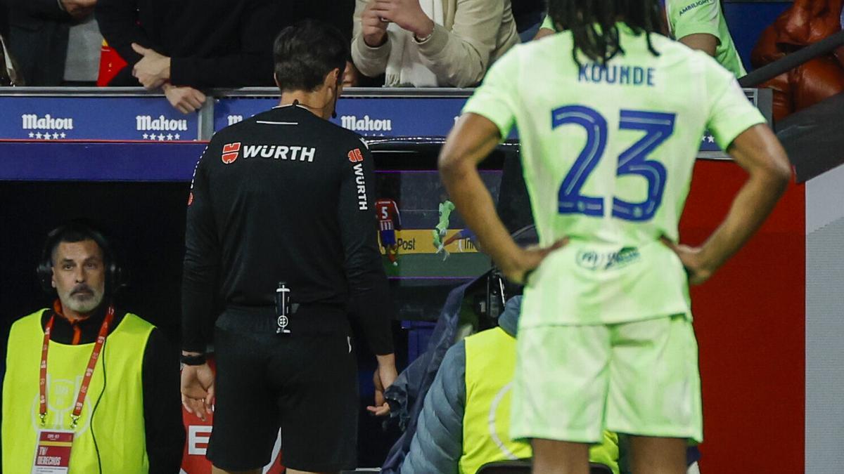 Audio VAR | La revisión de Munuera Montero de la acción entre Azpilicueta y Raphinha.