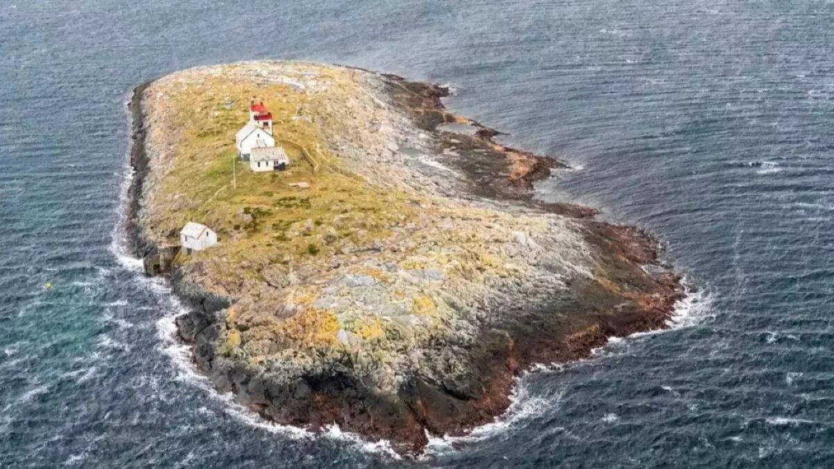 A la venta un pequeño islote en Noruega con su faro histórico: este es su precio de mercado