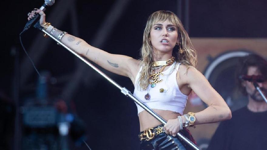 Miley Cyrus sufre varios ataques de ansiedad en una actuación