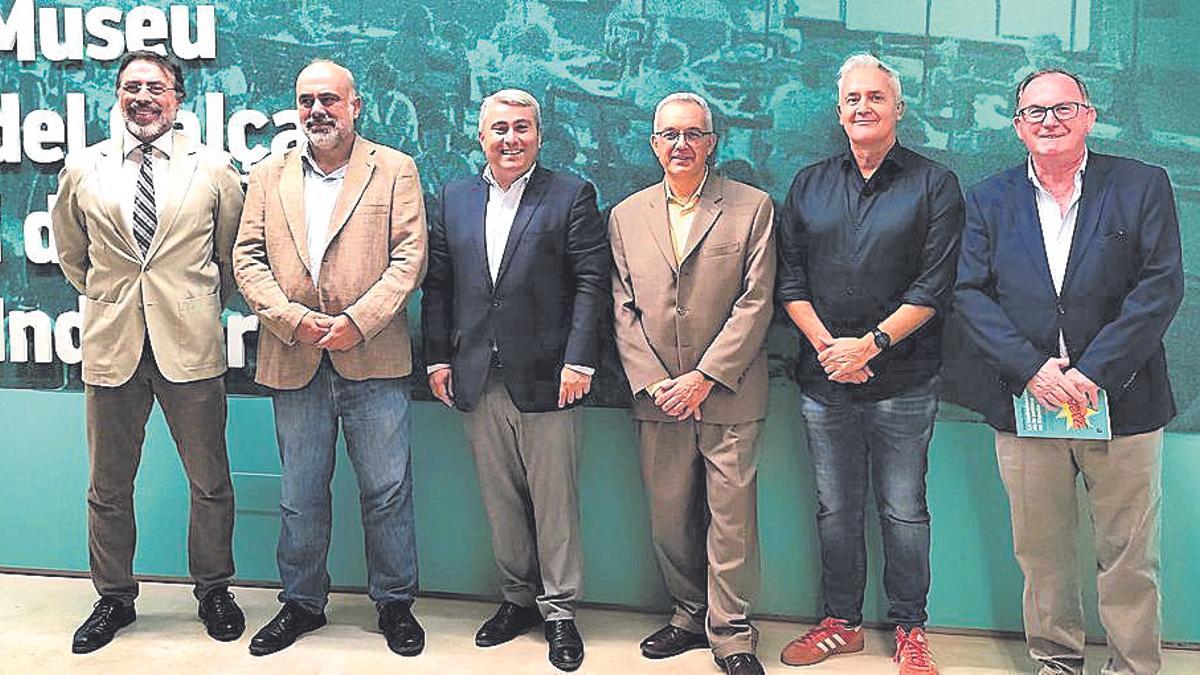 El catedrático Xavier Coller, el alcalde de Inca, Virgilio Moreno, y los representantes Adema.