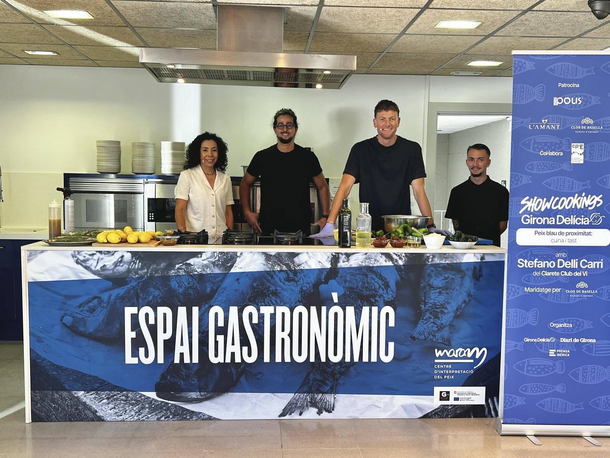 Les imatges del showcooking de peix blau d'aquí amb tècniques orientals, jalapenyos i fum de fulles de pi