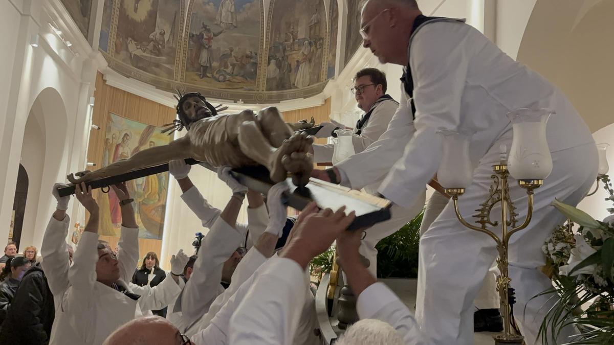 Las imágenes de la multitudinaria procesión de subida de la imagen del Santísimo Cristo del Mar de Benicarló