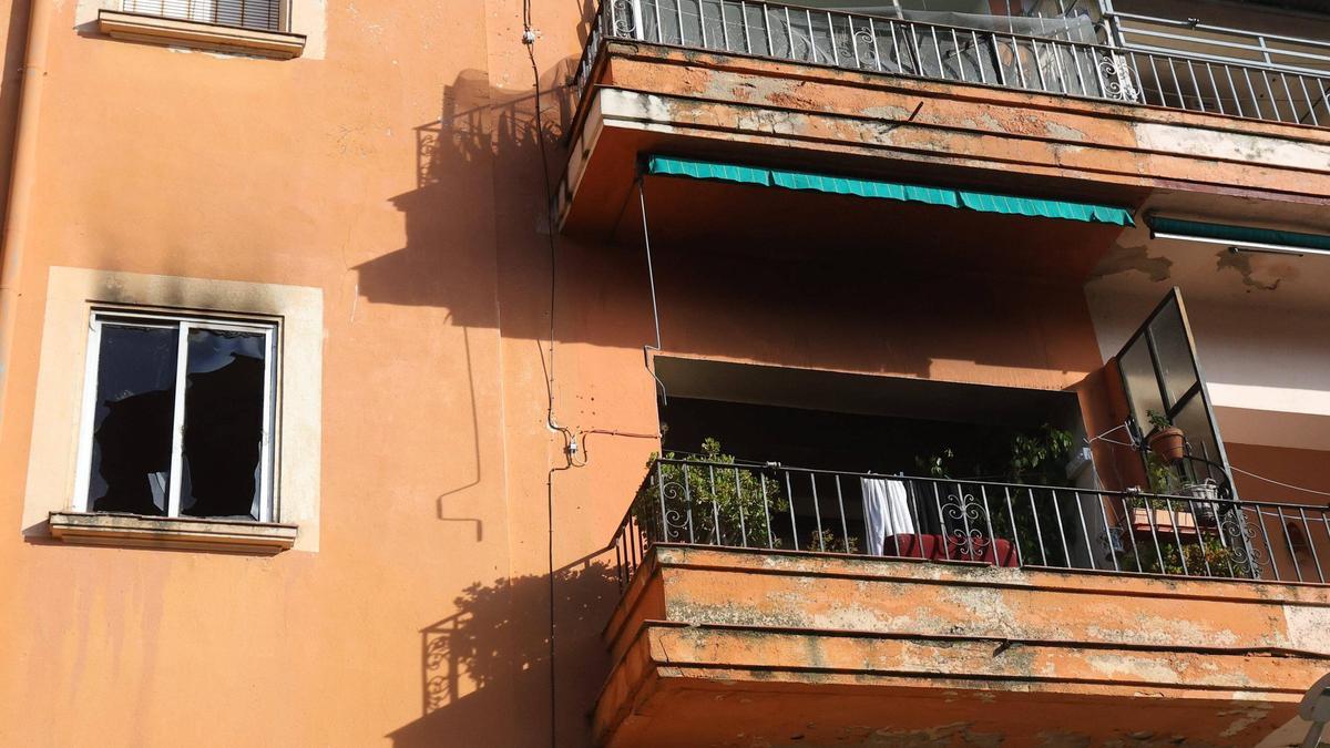 Galería | Así ha quedado la casa incendiada en el centro de Cáceres